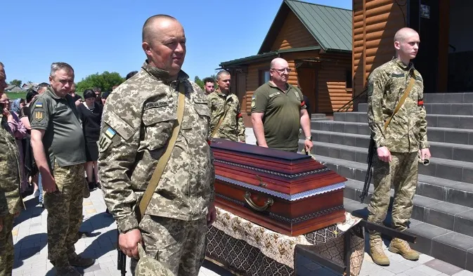 У Луцькому районі провели в останню путь Героя Павла Косячнікова (фото)