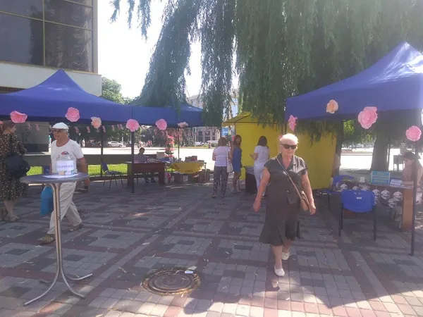 На Театральному майдані у Луцьку можна обстежити груди