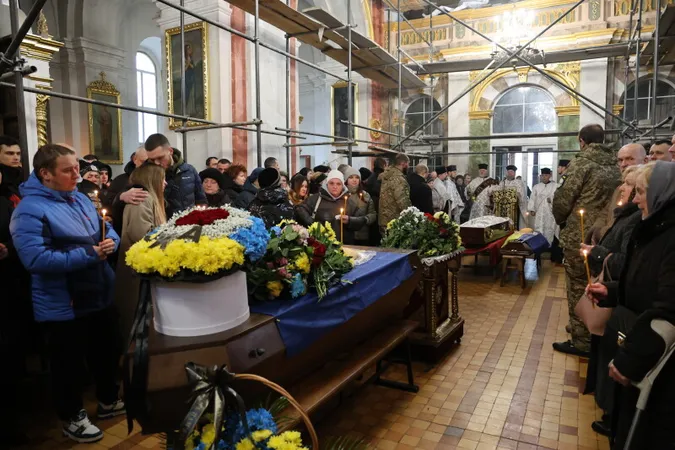 Небо плакало: у Луцьку попрощалися з воїнами Олександром Семенюком та Іваном Кумбровим