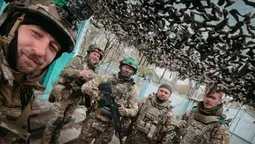Поліцейських із Волині, які воюють на передовій, відзначили високими нагородами (фото)
