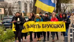 «Бюджет належить громаді»: у Луцьку молодь вимагала від влади більше витрачати на армію (фото)