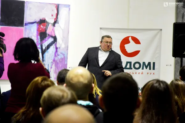 Цікаві історії в музеї: Віктор Корсак поділився з лучанами досвідом ведення бізнесу (фото)