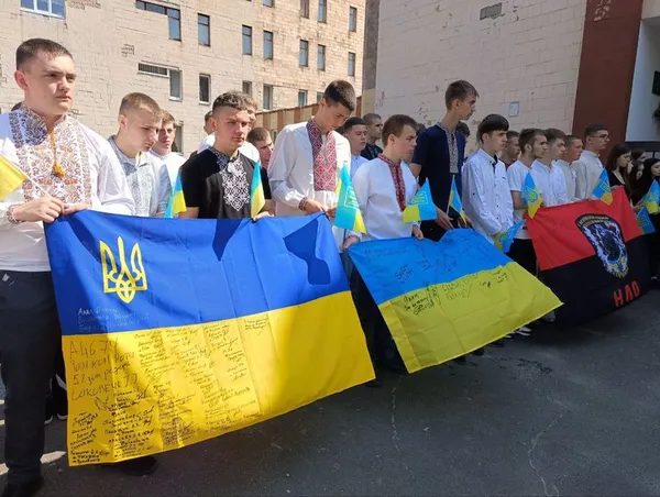 У Луцьку біля училища відкрили фотостенд пам’яті загиблих військовослужбовців (фото)