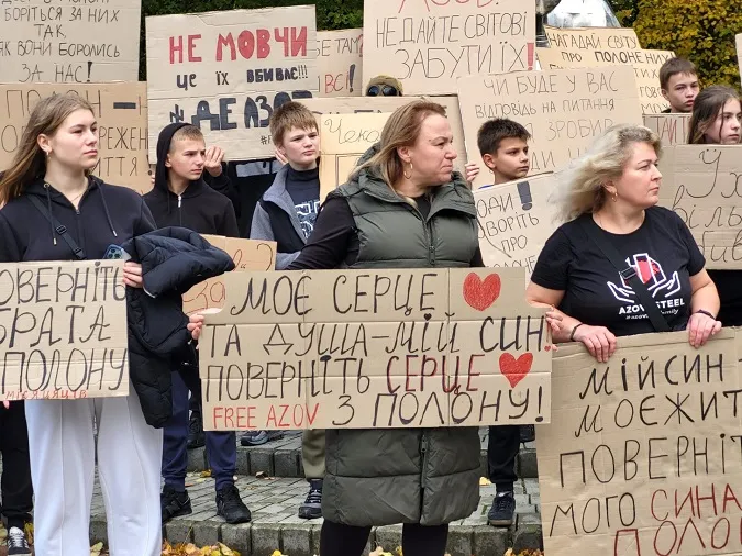 «Не мовчи. Мовчання вбиває»: у Ковелі відбулась акція на підтримку полонених бійців «Азову» (фото)