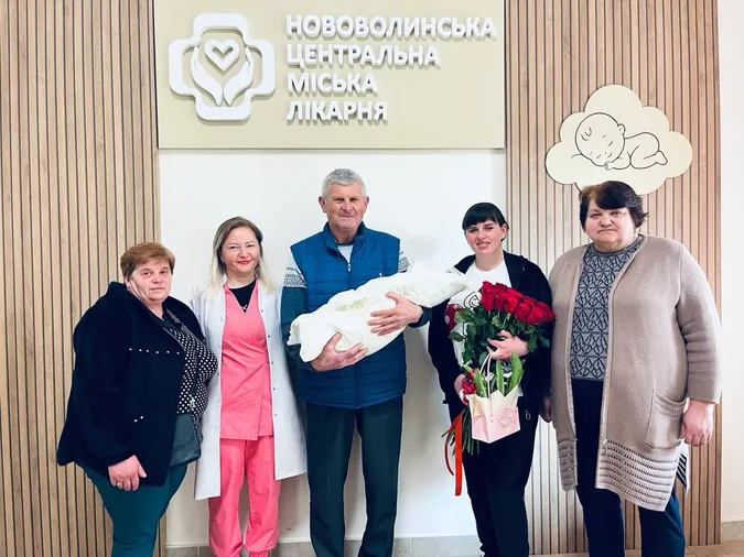 Хлопчиків більше, ніж дівчаток: скільки немовлят народилось у Нововолинську в березні (фото)