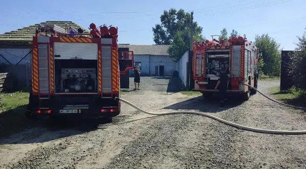 Всередині був газовий балон: у Камені-Каширському загорівся дерев'яний сарай (фото)