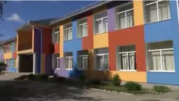 Змусила з’їсти паперовий літачок та вимахувала ножем: як на Львівщині пожартувала вчителька