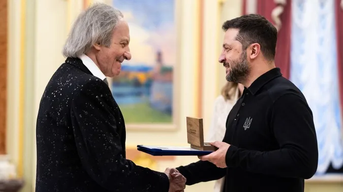 Народний артист з Луцька Василь Зінкевич отримав від президента відзнаку