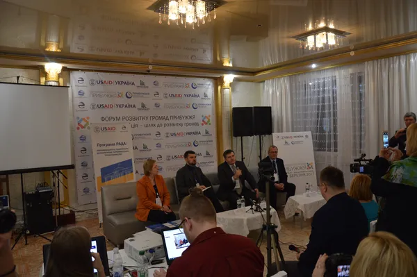 Під час відкриття форуму «Децентралізація - шлях до розвитку громад»