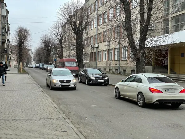 Як у Києві: Луцьку дали «рецепт» боротьби з паркохамами