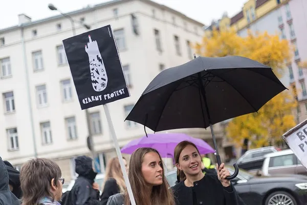 У Польщі тисячі людей протестують проти заборони абортів (фото)