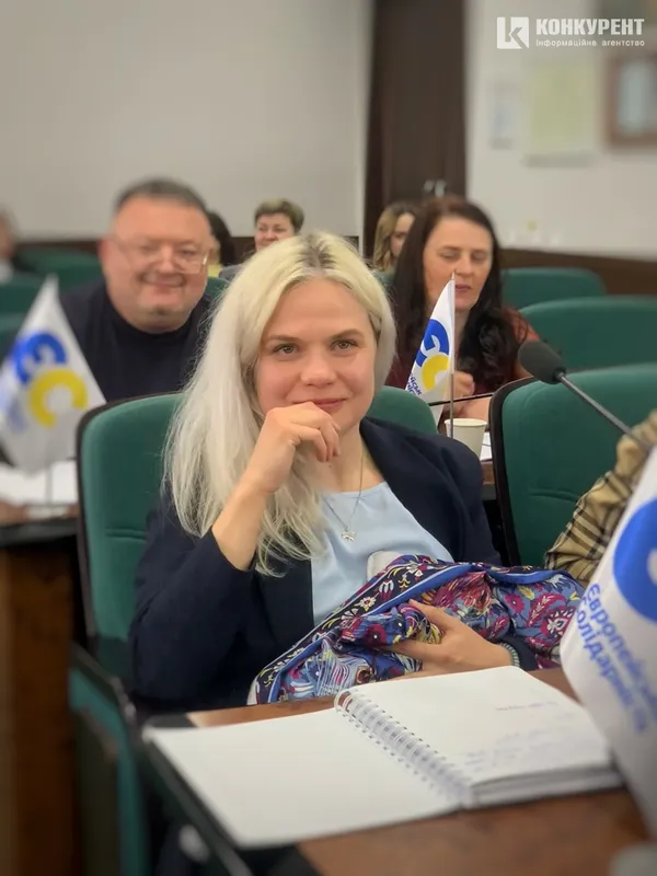 Алла Доманська тримає біля серця доню