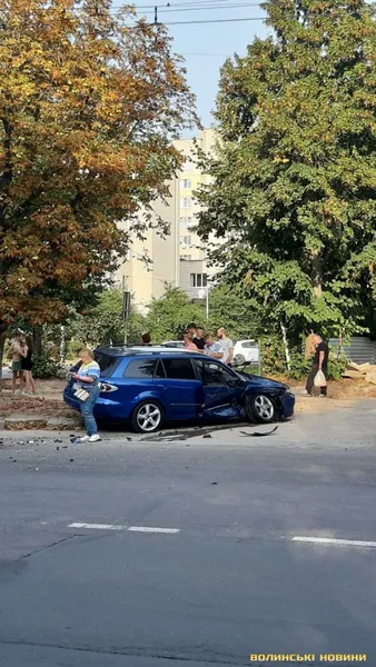 У Луцьку на Відродженні зіткнулися дві автівки – постраждав пасажир (фото)