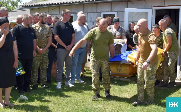 Замість весільного – коровай на похороні: на Волині попрощалися з воїном Володимиром Черевком (фото, відео)