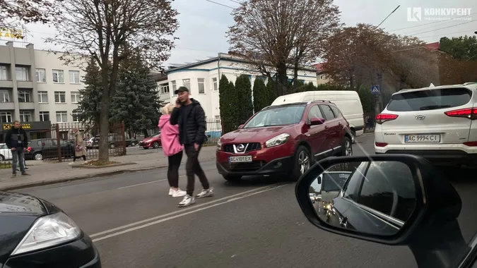 У Луцьку сталась аварія на проспекті Перемоги: рух ускладнено (фото)
