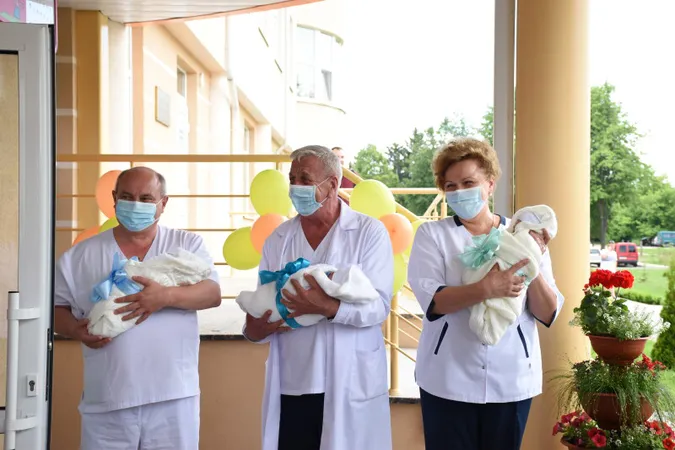 У Луцьку вперше за десять років народилася трійня (фото)