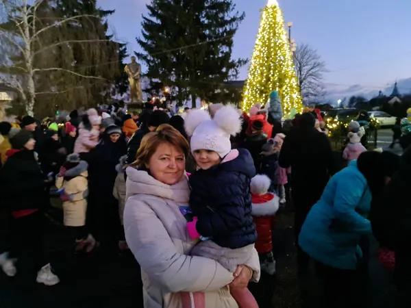У Підгайцівській громаді засвітили головну ялинку (фото, відео)