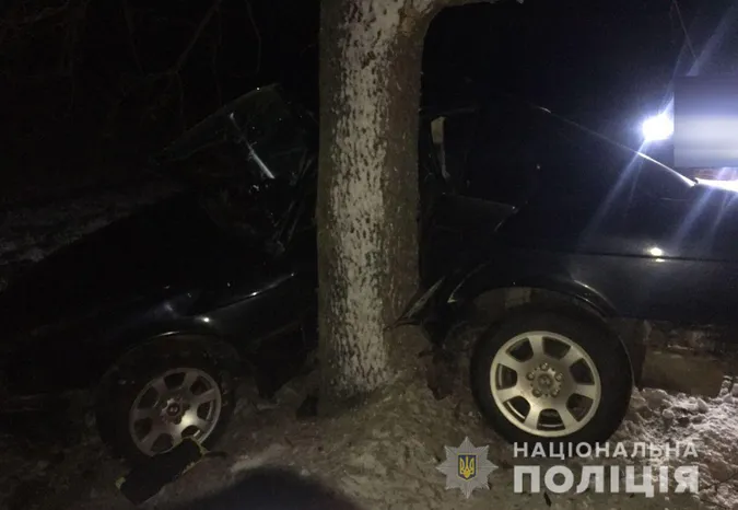 Автомобіль «переламало» навпіл: на Волині сталася смертельна автотроща (фото, відео, оновлено)