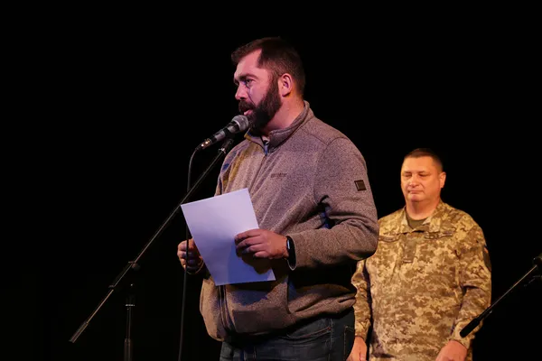 У Луцьку військову жінку-медика нагородили медаллю (фото)