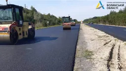 Показали, як у Ковельському районі ремонтують трасу на Люблін (фото)