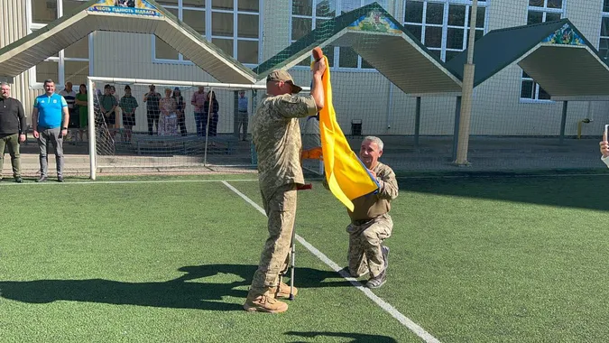 Залужний передав прапор України з власним підписом Волинському військовому ліцею (фото, відео)