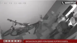 Виламували кувалдами двері: показали, як рашисти мародерили в Ірпені (відео)