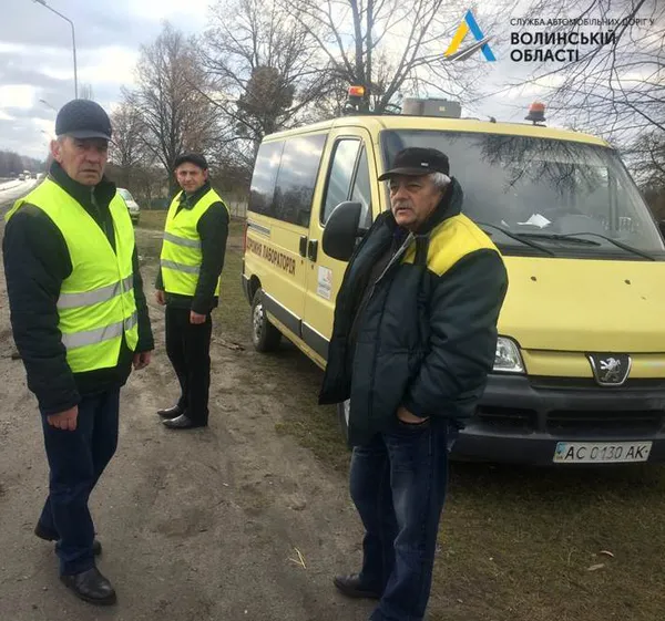 Показали, як у Рожищенському районі ремонтують дорогу (фото)