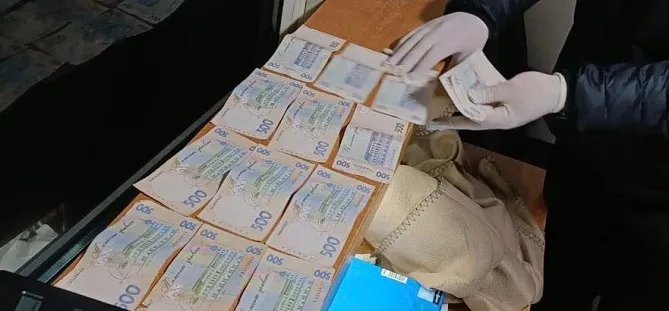 100 тисяч за зміну: на Волині митника взяли на хабарі (фото)