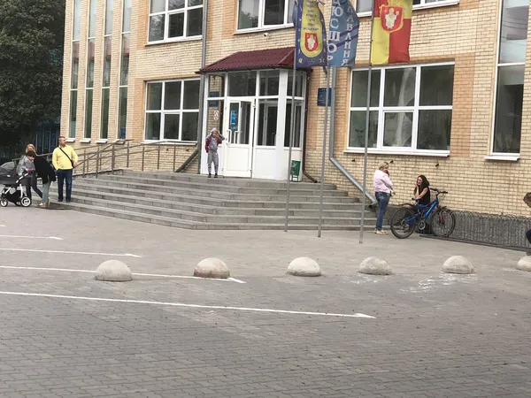 В «Променя» хочуть забрати парковку