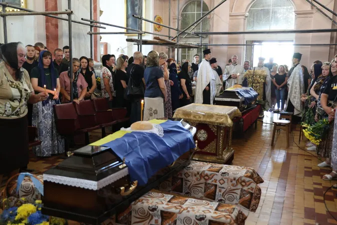 У Луцьку попрощалися із загиблими на Донеччині Юрієм Футалою та Віктором Сіліним (фото)