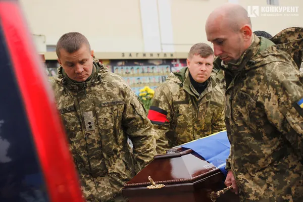«Був доброю душею»: у  Луцьку попрощалися із воїном Юрієм Сапожником (фото, відео)