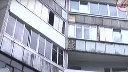 У луцькій багатоповерхівці руйнується балкон (фото)