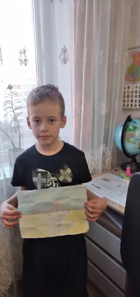 Зворушливо до сліз: боєць приїхав до хлопчика з Луцька, аби подякувати за малюнок