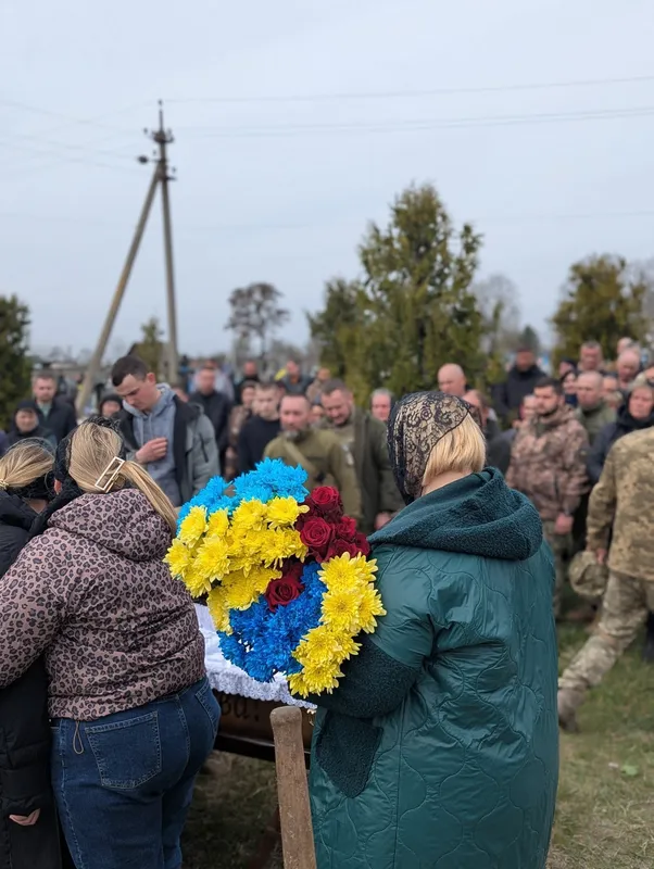 На Волині попрощалися із молодим воїном Артемом Сидоруком (фото)