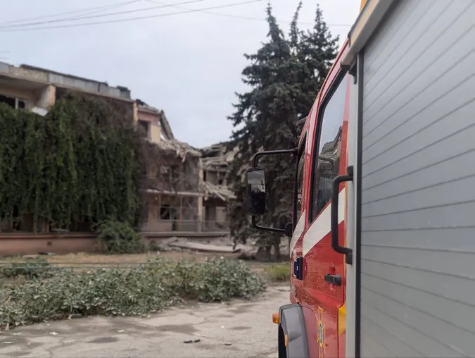 Ворог вдарив по Кривому Рогу – зруйнований готель, п'ять постраждалих (фото)