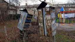 Кінець епохи: у Луцьку зрізають старі поштові скриньки (фото)