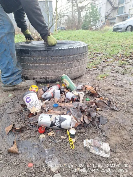 У Луцьку муніципали демонтували незаконні обмежувачі руху для екстрених служб (фото)