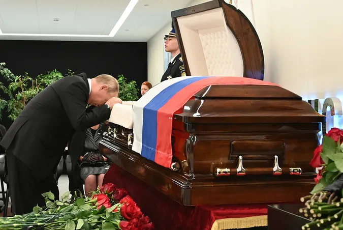 російські олігархи бажають смерті путіну, – Грозєв