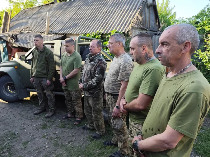 Сповідь, причастя й освячені паски: «волинська сотка» зустріла Великдень на передовій (фото)