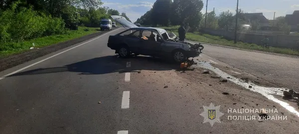 Черепно-мозкові травми, вивихи й переломи: у жахливій аварії під Луцьком постраждали четверо дітей (фото)