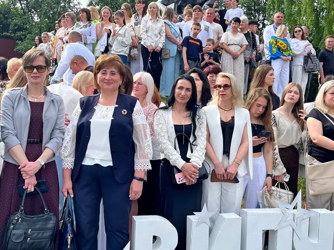 У Володимирських закладах освіти пролунав останній дзвоник (фото)
