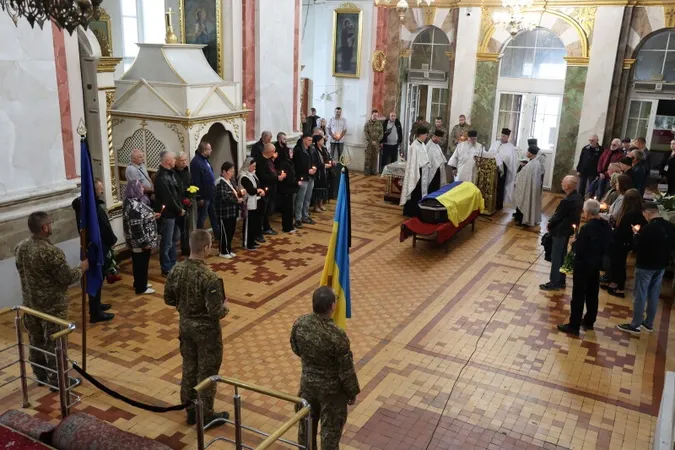 У Луцьку попрощались із Героєм Михайлом Слутяком (фото)
