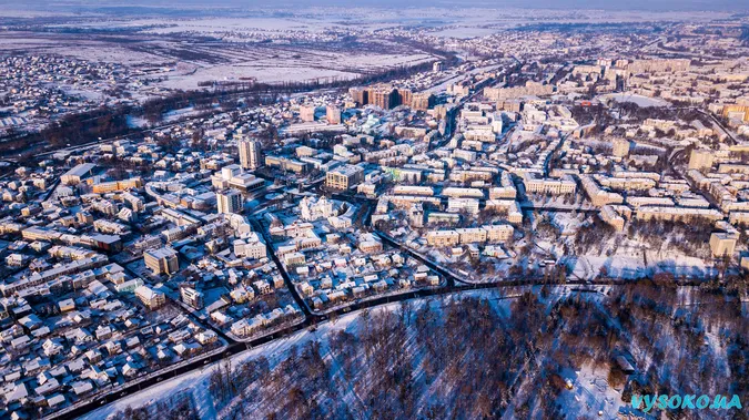 Казка: зимовий Луцьк показали з висоти (фото)