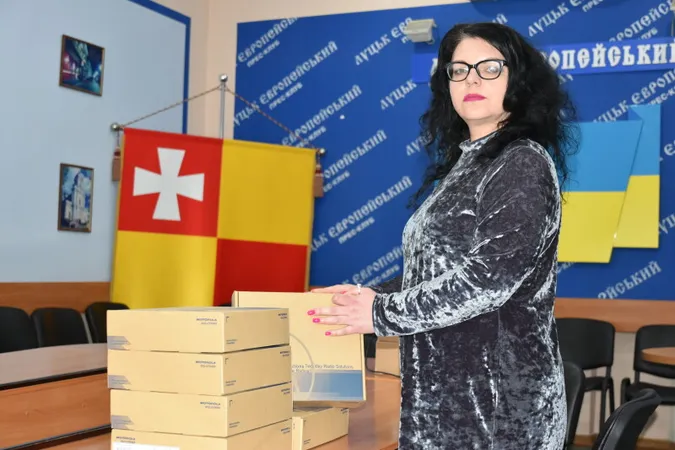 У Луцьку для розвідників 100-ї бригади ТрО придбали сучасні рації Motorola (фото)