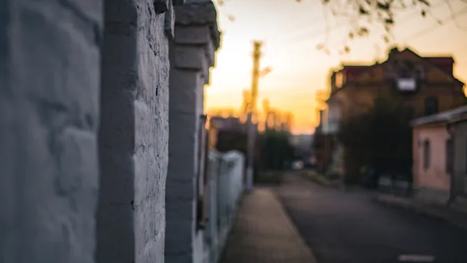 Трохи сонця, кольорів і тепла: листопад на вулицях Луцька (фото)