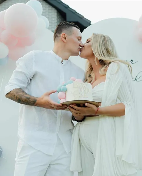 Дружина відомого волинського футболіста розсекретила стать майбутньої дитини