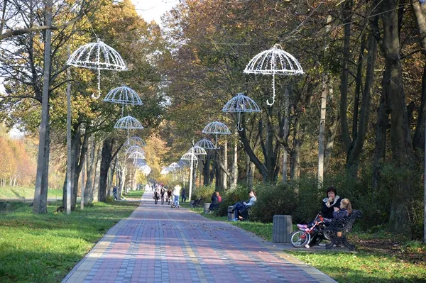 Оновлена алея парасольок
