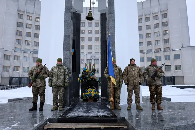 У Луцьку віддали шану Героям у День Соборності України