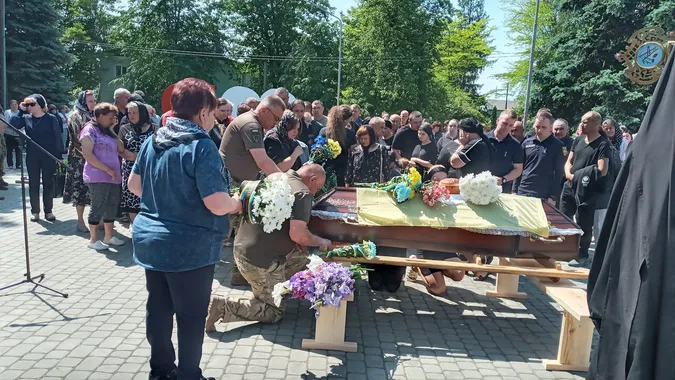 У Шацьку попрощалися із загиблим під Бахмутом молодим воїном (фото)