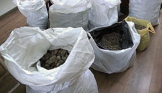 Поліція перекрила незаконний канал збуту бурштину до Китаю